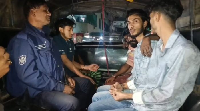 আশুলিয়া এলাকায় কিশোর গ্যাংয়ের ১৪ জন গ্রেফতার
